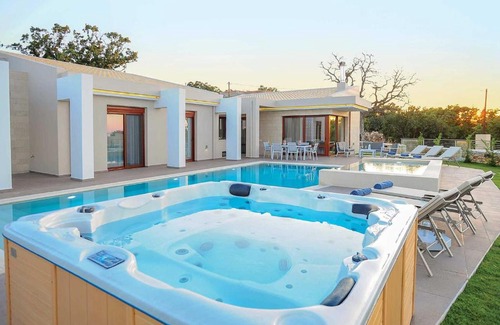 Atsipópoulon Villa | Red Oak Tree Villa