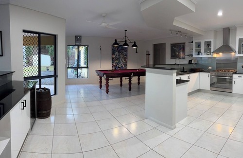 Caravonica Villa | Red Peak Retreat