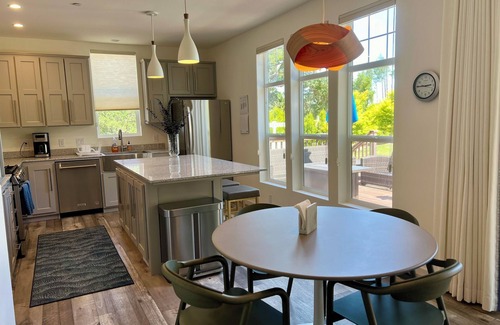 Santa Rosa House | Red Pepper Retreat-heated pool, hot tub,walk, hike and/or bike to Annadel Trail