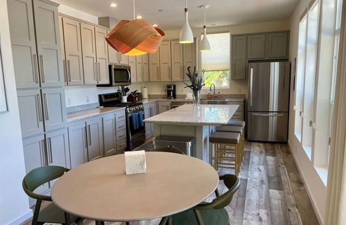 Santa Rosa House | Red Pepper Retreat-heated pool, hot tub,walk, hike and/or bike to Annadel Trail