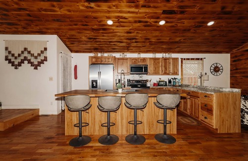 Denniston House | Red River Ranch Retreat- HOT TUB, Views, Pond- Near RRG