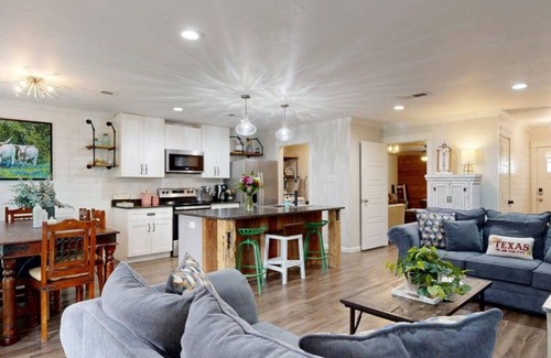 Bryan House | Red Robin House-2 Living Rooms, PlayStation Game System, Pet Friendly!