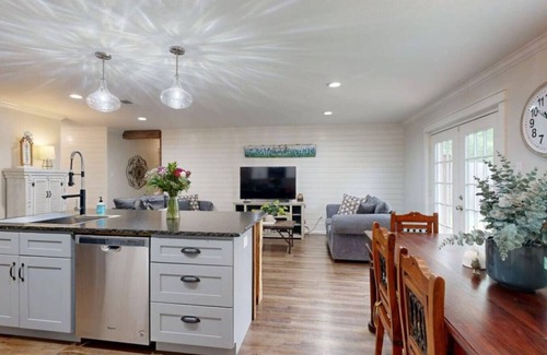 Bryan House | Red Robin House-2 Living Rooms, PlayStation Game System, Pet Friendly!