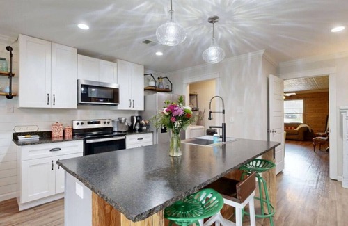 Bryan Apartment | Red Robin House ~ Aggieland Vacation Rentals