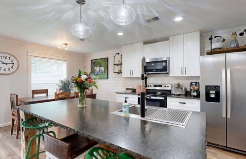 Bryan Apartment | Red Robin House ~ Aggieland Vacation Rentals