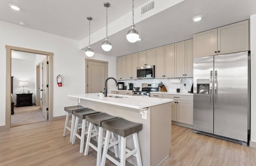 St. George Condo | Red Rock Haven: Resort Indoor/Outdoor Pool, Basketball + Pickleball Equipment!