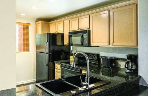 South Scottsdale Resort | Red rocks, mountain preserves and golf courses!