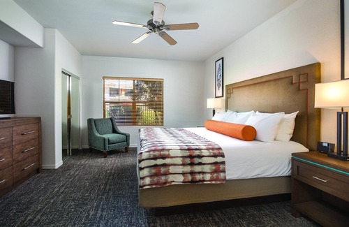 South Scottsdale Resort | Red rocks, mountain preserves and golf courses!
