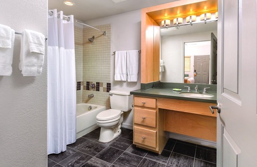 South Scottsdale Resort | Red rocks, mountain preserves and golf courses!
