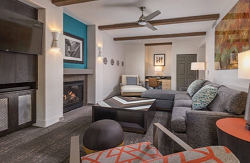 South Scottsdale Resort | Red rocks, mountain preserves and golf courses!