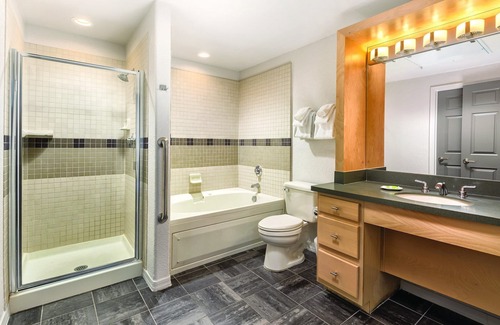 South Scottsdale Resort | Red rocks, mountain preserves and golf courses!