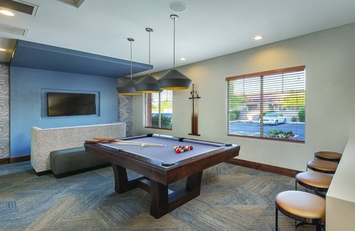 South Scottsdale Resort | Red rocks, mountain preserves and golf courses!