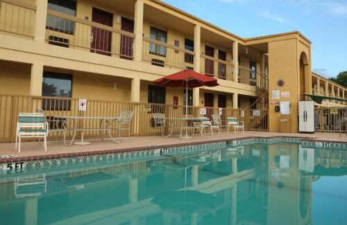 Ardmore Hotel | Red Roof Inn Ardmore