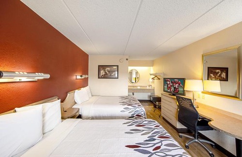White Hall Hotel | Red Roof Inn Fairmont