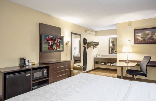 Lakeview Hotel | Red Roof Inn PLUS Washington DC - Manassas