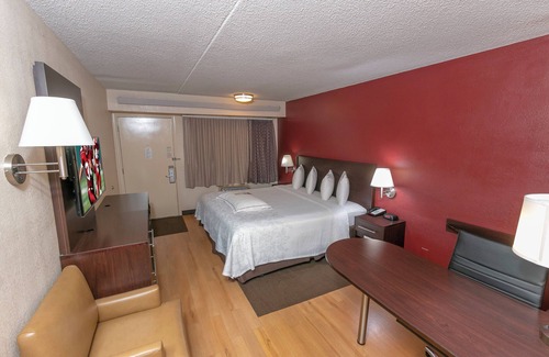 Lakeview Hotel | Red Roof Inn PLUS+ Washington DC - Manassas