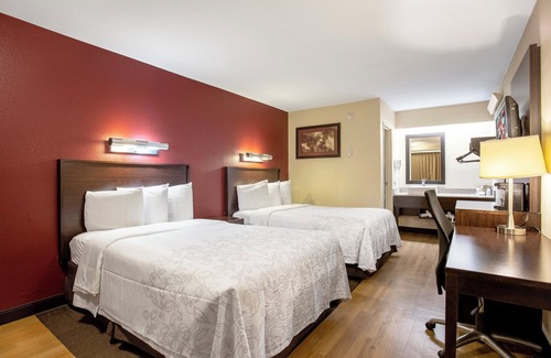 Lakeview Hotel | Red Roof Inn PLUS+ Washington DC - Manassas