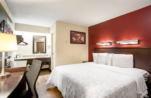 Lakeview Hotel | Red Roof Inn PLUS+ Washington DC - Manassas