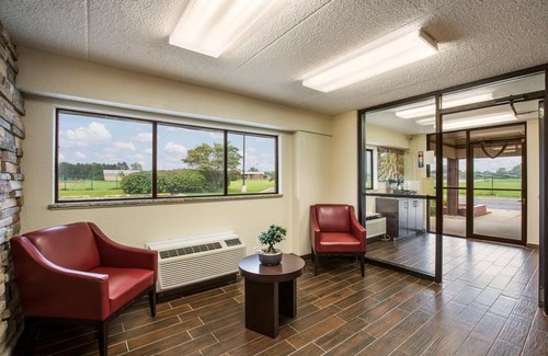 Saginaw Hotel | Red Roof Inn Saginaw - Frankenmuth
