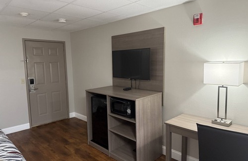 Swansea Hotel | Red Roof Inn & Suites Swansea