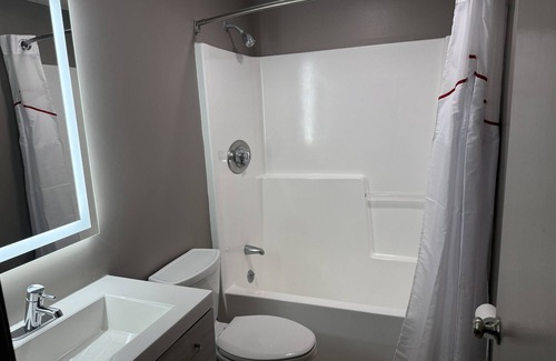 Swansea Hotel | Red Roof Inn & Suites Swansea
