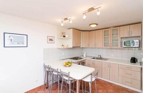 Kuciste Apartment | Red two floor apt in Perna,sea view