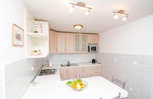 Kuciste Apartment | Red two floor apt in Perna,sea view