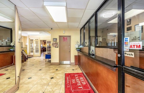 Cove - East Side - Shippan Hotel | Red Carpet Inn