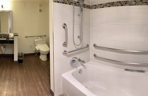 Harbor Gateway South Hotel | Redac Gateway Hotel In Torrance