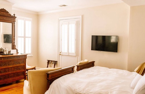 Edenton Bed & Breakfast | Redbud Room - Granville Queen Inn, Downtown Historic Edenton