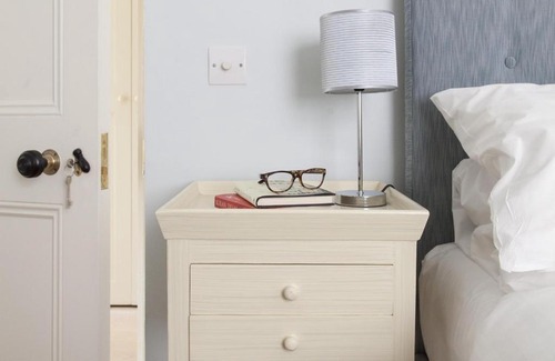 Redcliffe Apartment | Redcliffe Square VI by Onefinestay