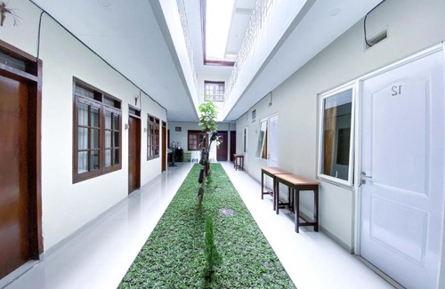 Malang House | RedDoorz At Simpang Borobudur