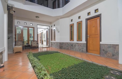 Bandung House | RedDoorz @ Buah Batu 4