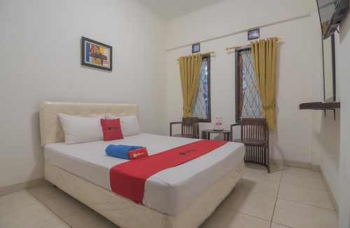 Bandung Hotel | RedDoorz @ Buah Batu 4