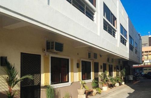 Naga Hotel | RedDoorz near Colgante Bridge Naga City