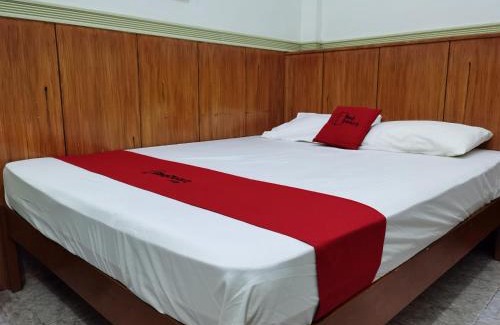 Naga Hotel | RedDoorz near Colgante Bridge Naga City