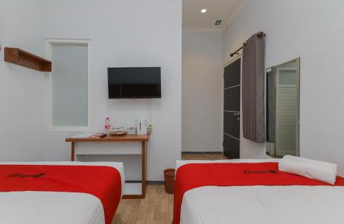 Klojen Hotel | RedDoorz Plus At Swun Stay Raya Langsep