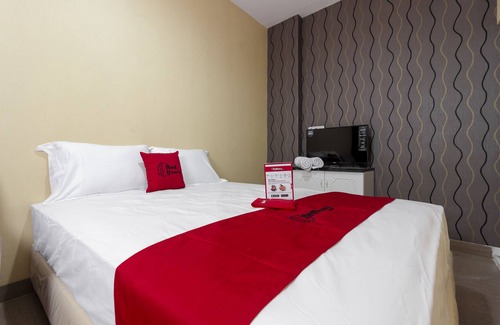 Cipete Utara Hotel | RedDoorz Plus @ Cipete Damai