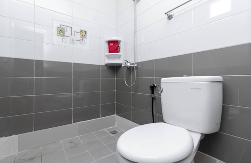 Cipete Utara Hotel | RedDoorz Plus @ Cipete Damai