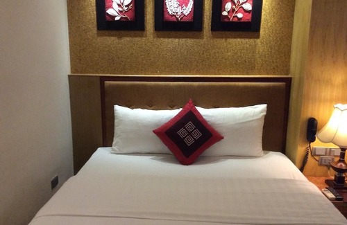 Dich Vong Hotel | RedDoorz Plus near Cau Giay Park