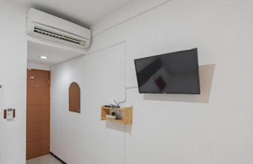 Bandung Hotel | RedDoorz Syariah At Afifah Guest House near Bikasoga Sport Center