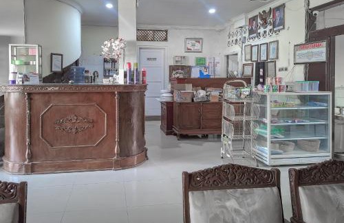 Jatibarang Hotel | RedDoorz Syariah at Hotel Adi Sederhana near Stasiun Jatibarang