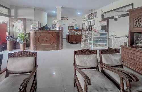Jatibarang Hotel | RedDoorz Syariah at Hotel Adi Sederhana near Stasiun Jatibarang