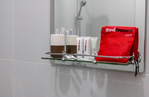 Haurgeulis Hotel | RedDoorz Syariah @ Haurgeulis