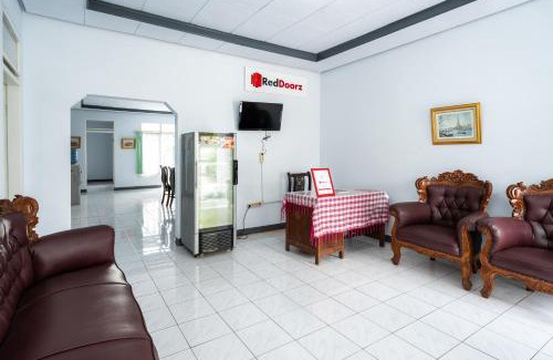 Cipanas House | RedDoorz Syariah near RSUD Cimacan