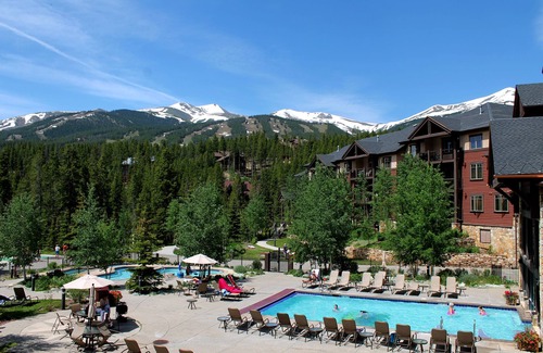 Four O'Clock Condo | REDUCED 3/25-4/1! Ski-in/Ski-Out, 2 Bdrm, Hot Tubs, Indoor-Outdoor Pool, Theater