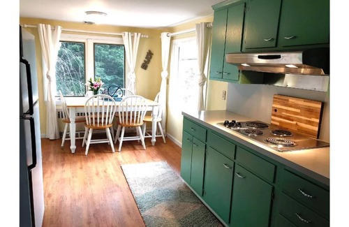 New Fairfield House | REDUCED FOR AFTER LABOR DAY - Waterfront cottage on Candlewood Lake