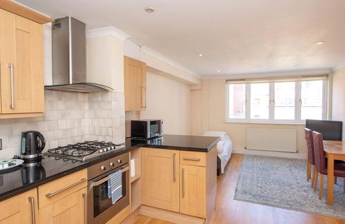 South Bank Apartment | *Reduced* Southwark Two Bedroom Apartment