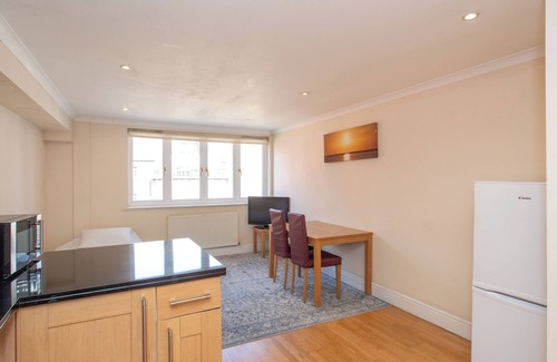 South Bank Apartment | *Reduced* Southwark Two Bedroom Apartment
