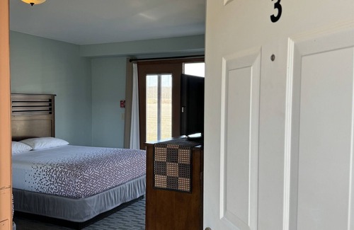 Colliersville Hotel | Redwood Inn & Suites Room #3 - impeccably clean motel between CDP & ASV